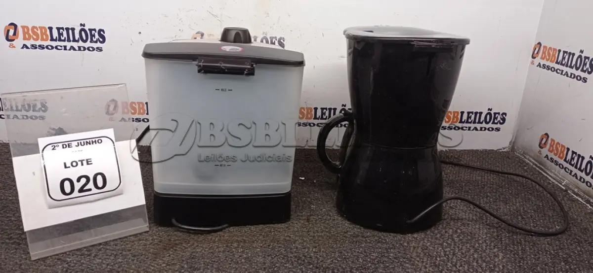 LOTE 020 - 01 MÁQUINA DE CAFÉ EXPRESSO 220V MARCA MONDIAL E 01 CAFETEIRA 220V MARCA MONDIAL. (NO ESTADO) ATENÇÃO! FAZER A VISITAÇÃO ANTES DE ARREMATAR, NÃO SABEMOS SE FUNCIONA, LEILÃO NÃO TEM GARANTIA E NEM DEVOLUÇÃO, SUJEITO A POSSÍVEIS AVARIAS VISÍVEIS/OCULTAS E/OU AUSÊNCIA DE COMPONENTES.