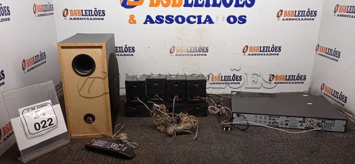 LOTE 022 - 01 HOME THEATER COM 05 CAIXAS E CONTROLE. (NO ESTADO) ATENÇÃO! FAZER A VISITAÇÃO ANTES DE ARREMATAR, NÃO SABEMOS SE FUNCIONA, LEILÃO NÃO TEM GARANTIA E NEM DEVOLUÇÃO, SUJEITO A POSSÍVEIS AVARIAS VISÍVEIS/OCULTAS E/OU AUSÊNCIA DE COMPONENTES.