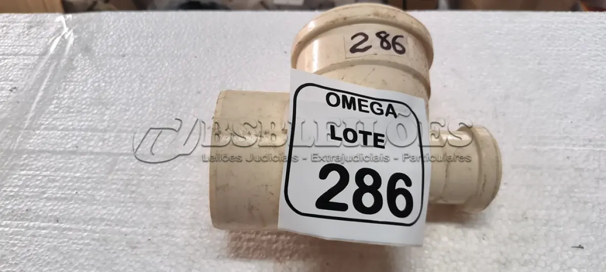 LOTE 286 - 01 JOELHO PVC SOLD. COM REDUÇÃO - Ø 100 X 50MM. (NO ESTADO EM QUE SE ENCONTRA. SUJEITO A AVARIAS OCULTAS/VISÍVEIS.)