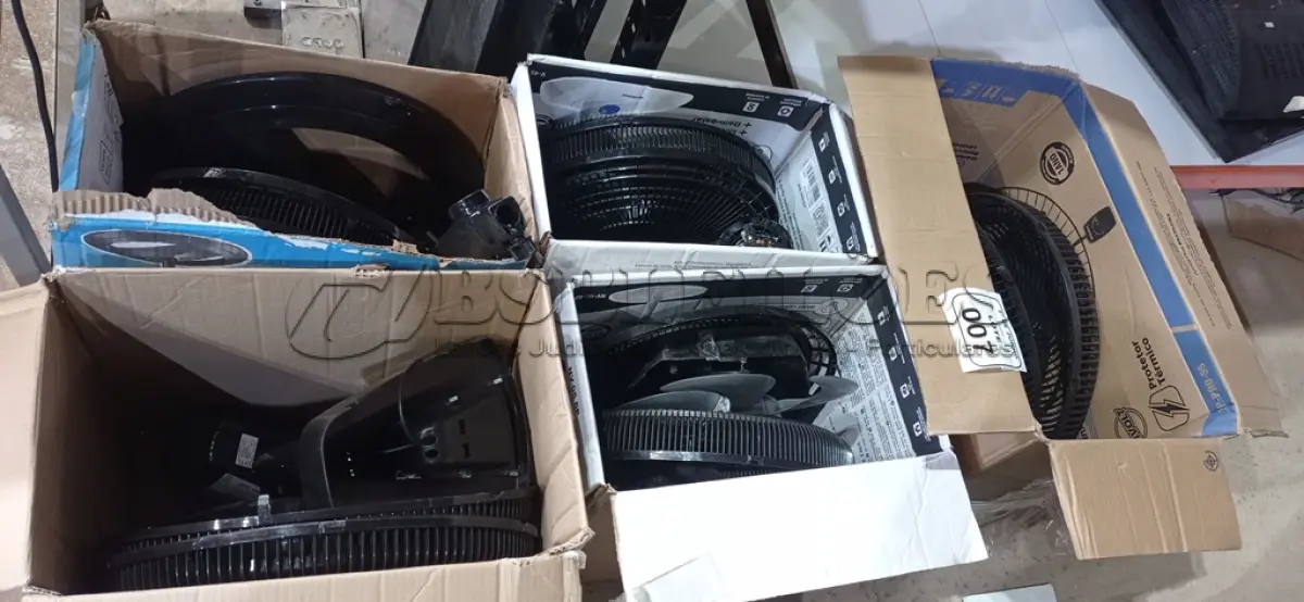 LOTE 007 - 05 VENTILADORES 220V MARCA MONDIAL DESMONTADOS INCOMPLETOS. (NO ESTADO) ATENÇÃO! FAZER A VISITAÇÃO ANTES DE ARREMATAR, NÃO SABEMOS SE FUNCIONA, LEILÃO NÃO TEM GARANTIA E NEM DEVOLUÇÃO, SUJEITO A POSSÍVEIS AVARIAS VISÍVEIS/OCULTAS E/OU AUSÊNCIA DE COMPONENTES.
