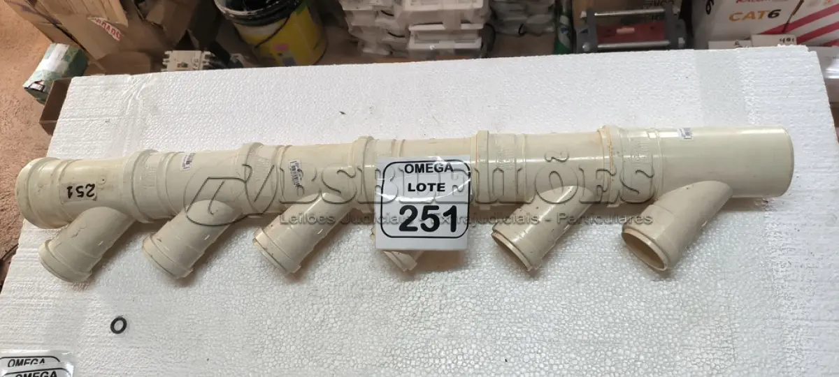 LOTE 251 - 06 JUNÇÕES "Y" PVC SOLD. COM REDUÇÃO - Ø 75 X 50MM. (NO ESTADO EM QUE SE ENCONTRA. SUJEITO A AVARIAS OCULTAS/VISÍVEIS.)