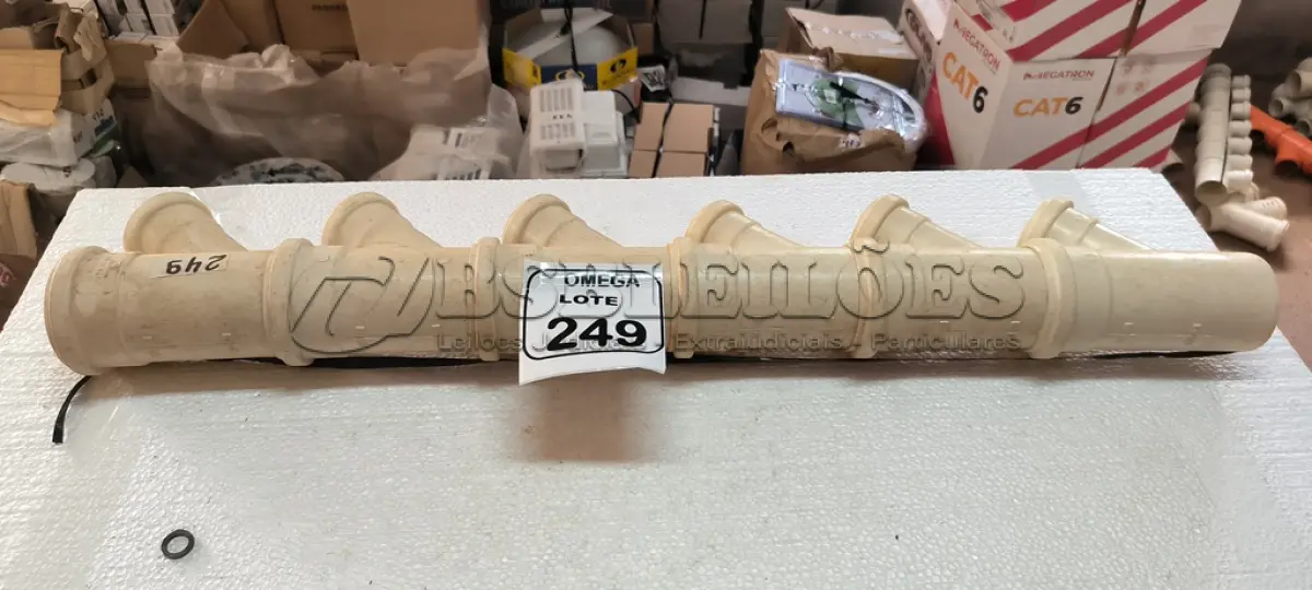 LOTE 249 - 06 JUNÇÕES "Y" PVC SOLD. COM REDUÇÃO - Ø 75 X 50MM. (NO ESTADO EM QUE SE ENCONTRA. SUJEITO A AVARIAS OCULTAS/VISÍVEIS.)