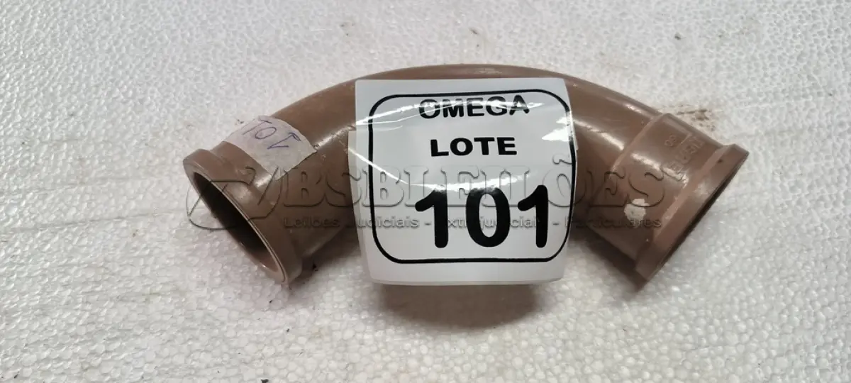 LOTE 101 - 01 CURVA CURTA 90º SOLD. Ø 60 - PVC MARROM. (NO ESTADO EM QUE SE ENCONTRA. SUJEITO A AVARIAS OCULTAS/VISÍVEIS.)