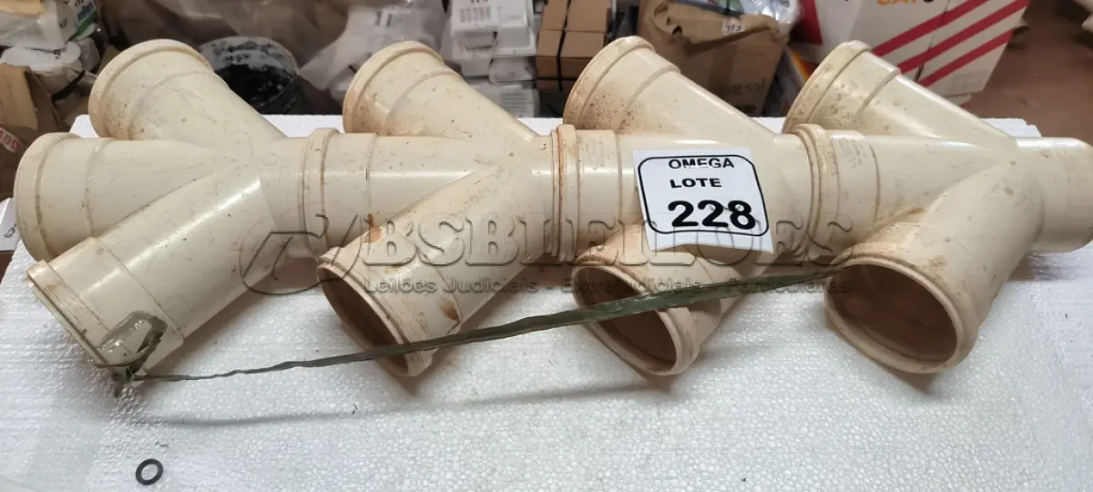 LOTE 228 - 04 JUNÇÕES TRIPLAS PVC SOLDÁVEL - Ø 100 X 100MM. (NO ESTADO EM QUE SE ENCONTRA. SUJEITO A AVARIAS OCULTAS/VISÍVEIS.)