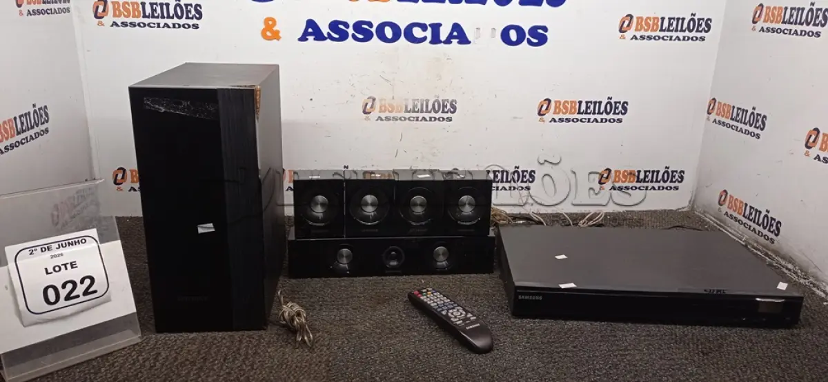 LOTE 022 - 01 HOME THEATER COM 05 CAIXAS E CONTROLE. (NO ESTADO) ATENÇÃO! FAZER A VISITAÇÃO ANTES DE ARREMATAR, NÃO SABEMOS SE FUNCIONA, LEILÃO NÃO TEM GARANTIA E NEM DEVOLUÇÃO, SUJEITO A POSSÍVEIS AVARIAS VISÍVEIS/OCULTAS E/OU AUSÊNCIA DE COMPONENTES.