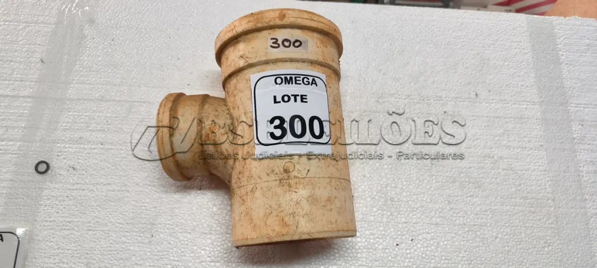 LOTE 300 - 01 TÊ PVC SOLD. COM REDUÇÃO - Ø 150 X 100MM. (NO ESTADO EM QUE SE ENCONTRA. SUJEITO A AVARIAS OCULTAS/VISÍVEIS.)