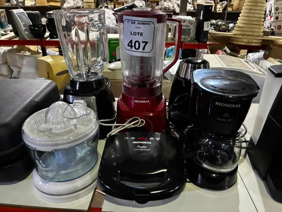 LOTE 407 - 01 SANDUICHEIRA 220V MARCA MONDIAL, 02 CAFETEIRAS SENDO 01 INCOMPLETA MARCA MONDIAL, 01 ESPREMEDOR DE FRUTAS E 02 LIQUIDIFICADORES 220V MARCA MONDIAL. (NO ESTADO) ATENÇÃO! FAZER A VISITAÇÃO ANTES DE ARREMATAR, NÃO SABEMOS SE FUNCIONA, LEILÃO NÃO TEM GARANTIA E NEM DEVOLUÇÃO, SUJEITO A POSSÍVEIS AVARIAS VISÍVEIS/OCULTAS E/OU AUSÊNCIA DE COMPONENTES.