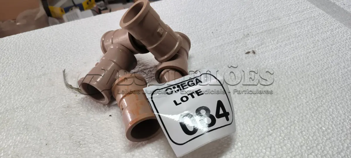 LOTE 084 - 06 TÊS COM REDUÇÃO, SOLD. Ø 40 X 25MM PVC MARROM. (NO ESTADO EM QUE SE ENCONTRA. SUJEITO A AVARIAS OCULTAS/VISÍVEIS.)