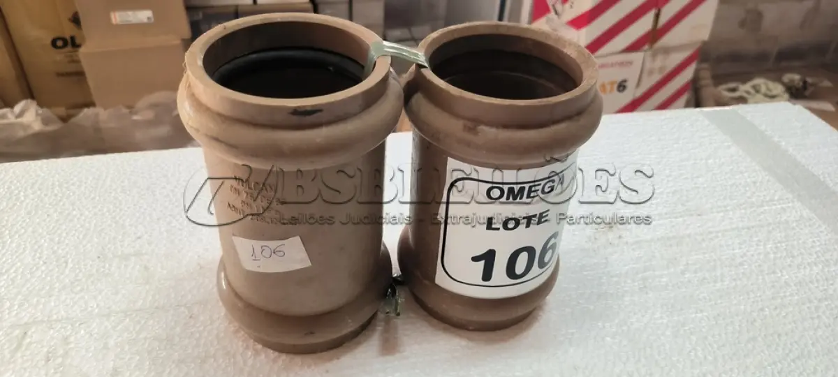 LOTE 106 - 02 LUVAS DE CORRER COM ANEL Ø 75MM PVC MARROM. (NO ESTADO EM QUE SE ENCONTRA. SUJEITO A AVARIAS OCULTAS/VISÍVEIS.)