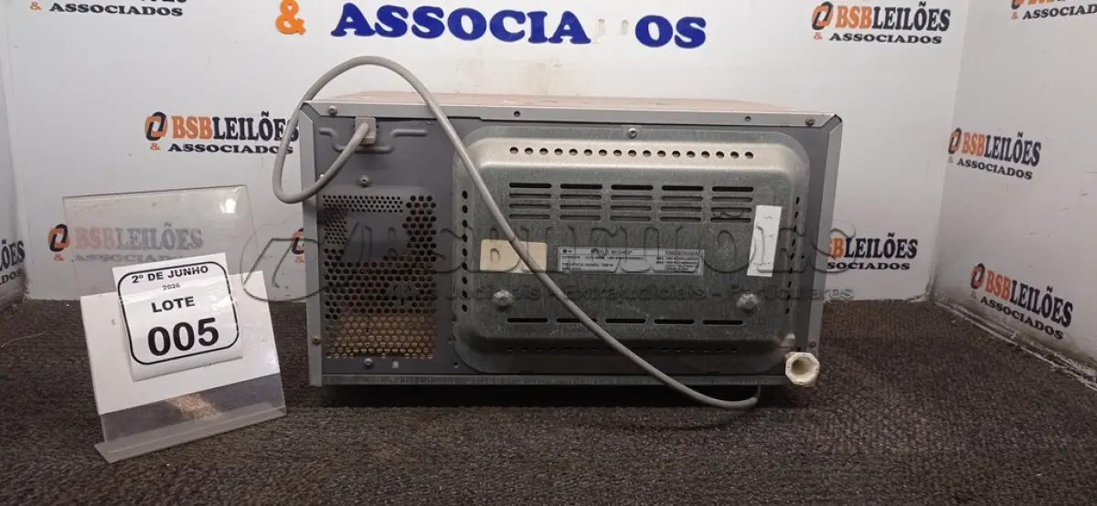 LOTE 005 - 01 MICRO-ONDAS 110V MARCA LG. (NO ESTADO) ATENÇÃO! FAZER A VISITAÇÃO ANTES DE ARREMATAR, NÃO SABEMOS SE FUNCIONA, LEILÃO NÃO TEM GARANTIA E NEM DEVOLUÇÃO, SUJEITO A POSSÍVEIS AVARIAS VISÍVEIS/OCULTAS E/OU AUSÊNCIA DE COMPONENTES.