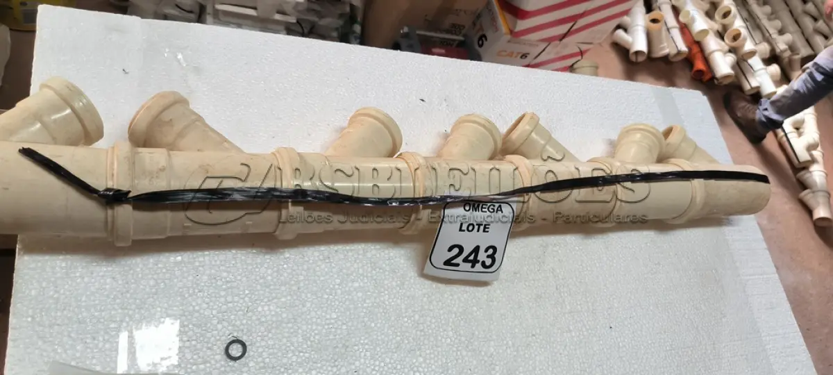 LOTE 243 - JUNÇÃO "Y" PVC SOLD. COM REDUÇÃO - Ø 75 X 50MM. (NO ESTADO EM QUE SE ENCONTRA. SUJEITO A AVARIAS OCULTAS/VISÍVEIS.)