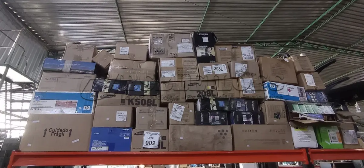 LOTE 002 - 01 LOTE COM GRANDE QUANTIDADE DE TONNERS DE IMPRESSORAS DE MARCAS E MODELOS DIVERSOS. (NO ESTADO) ATENÇÃO! FAZER A VISITAÇÃO ANTES DE ARREMATAR, NÃO SABEMOS SE FUNCIONA, LEILÃO NÃO TEM GARANTIA E NEM DEVOLUÇÃO, SUJEITO A POSSÍVEIS AVARIAS VISÍVEIS/OCULTAS E/OU AUSÊNCIA DE COMPONENTES.