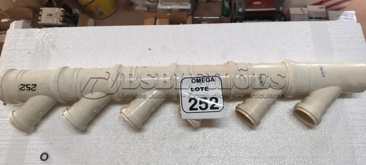 LOTE 252 - 06 JUNÇÕES "Y" PVC SOLD. COM REDUÇÃO - Ø 75 X 50MM. (NO ESTADO EM QUE SE ENCONTRA. SUJEITO A AVARIAS OCULTAS/VISÍVEIS.)