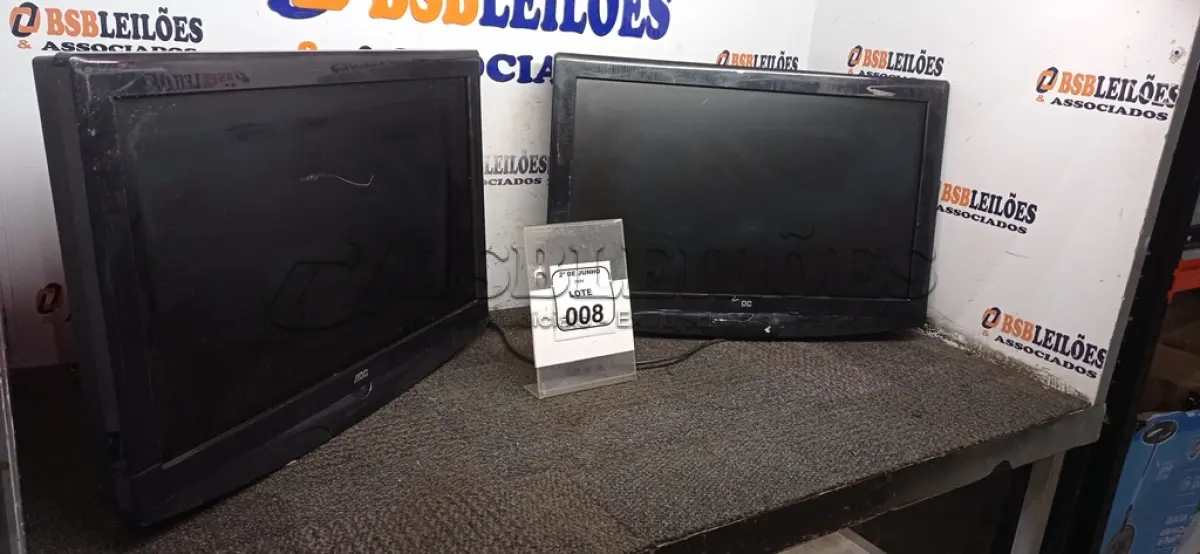 LOTE 008 - 02 TVS 26’’ MARCA AOC. (NO ESTADO) ATENÇÃO! FAZER A VISITAÇÃO ANTES DE ARREMATAR, NÃO SABEMOS SE FUNCIONA, LEILÃO NÃO TEM GARANTIA E NEM DEVOLUÇÃO, SUJEITO A POSSÍVEIS AVARIAS VISÍVEIS/OCULTAS E/OU AUSÊNCIA DE COMPONENTES.