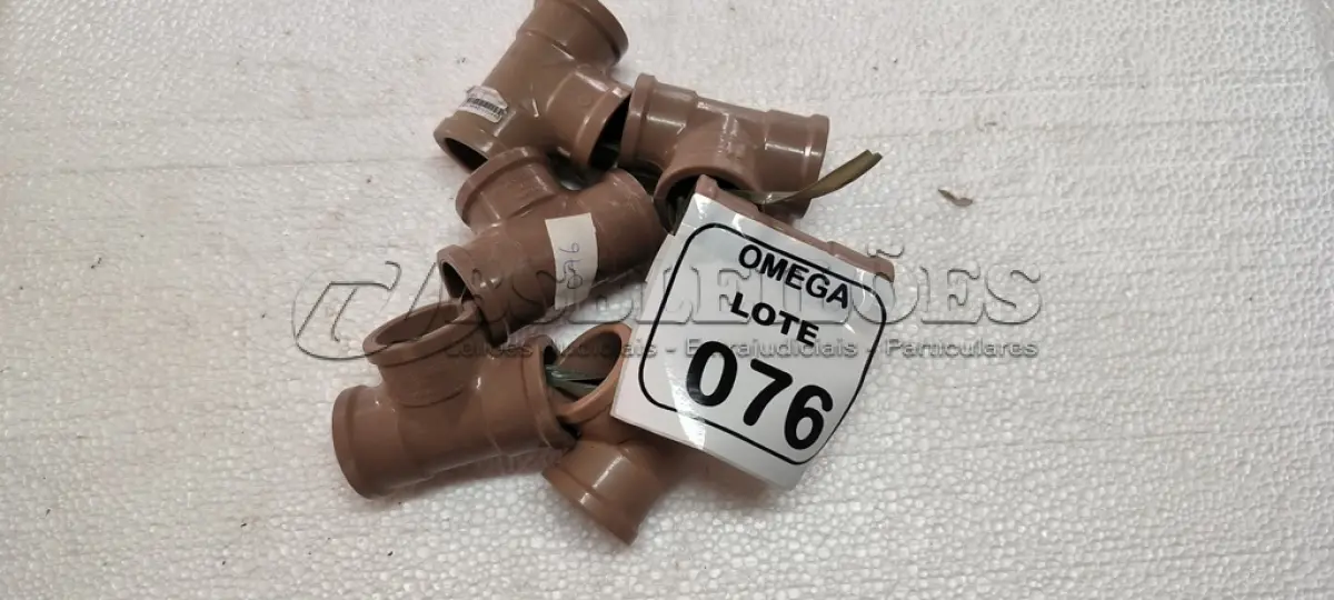 LOTE 076 - 06 TÊS SOLD. Ø 40MM PVC MARROM. (NO ESTADO EM QUE SE ENCONTRA. SUJEITO A AVARIAS OCULTAS/VISÍVEIS.)