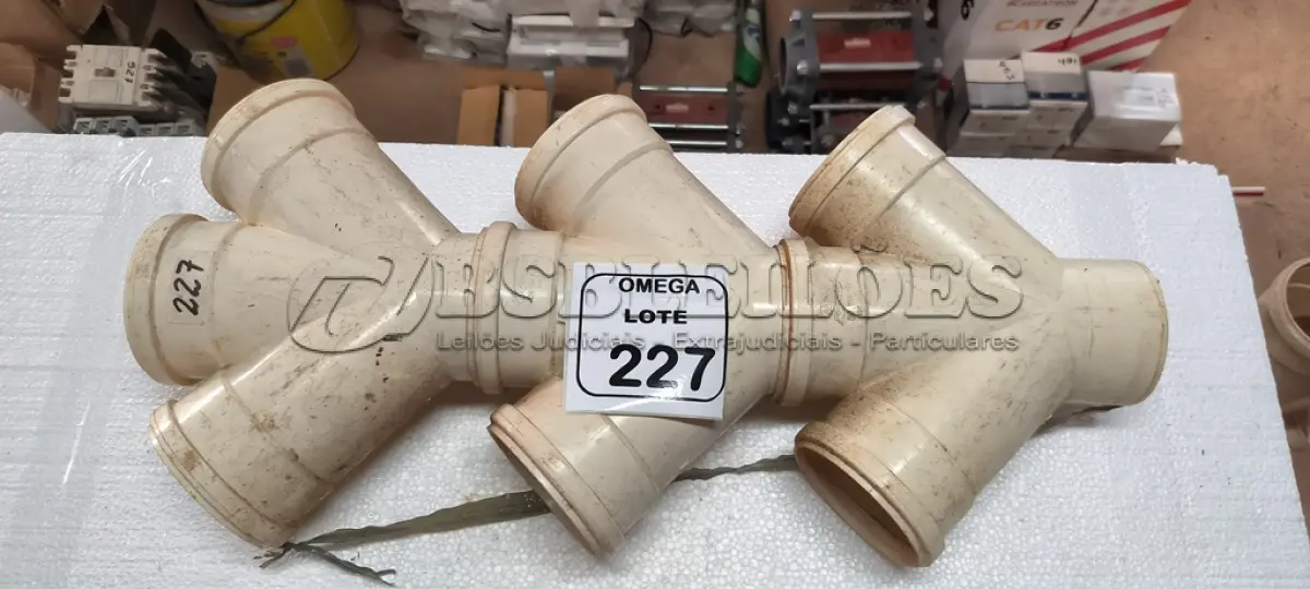 LOTE 227 - 03 JUNÇÕES TRIPLAS PVC SOLDÁVEL - Ø 100 X 100MM. (NO ESTADO EM QUE SE ENCONTRA. SUJEITO A AVARIAS OCULTAS/VISÍVEIS.)