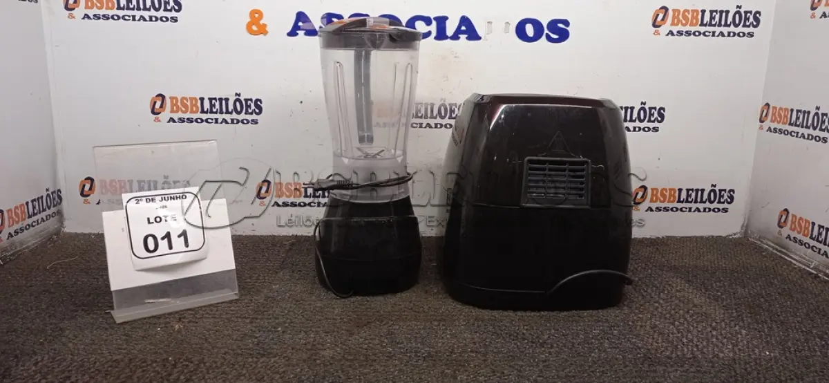 LOTE 011 - 01AIR FRYER 4L 220V MARCA MONDIAL E 01 LIQUIDIFICADOR 220V MARCA MONDIAL. (NO ESTADO) ATENÇÃO! FAZER A VISITAÇÃO ANTES DE ARREMATAR, NÃO SABEMOS SE FUNCIONA, LEILÃO NÃO TEM GARANTIA E NEM DEVOLUÇÃO, SUJEITO A POSSÍVEIS AVARIAS VISÍVEIS/OCULTAS E/OU AUSÊNCIA DE COMPONENTES.