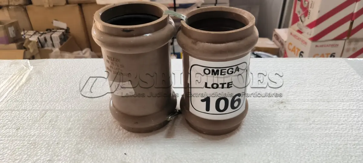 LOTE 106 - 02 LUVAS DE CORRER COM ANEL Ø 75MM PVC MARROM. (NO ESTADO EM QUE SE ENCONTRA. SUJEITO A AVARIAS OCULTAS/VISÍVEIS.)