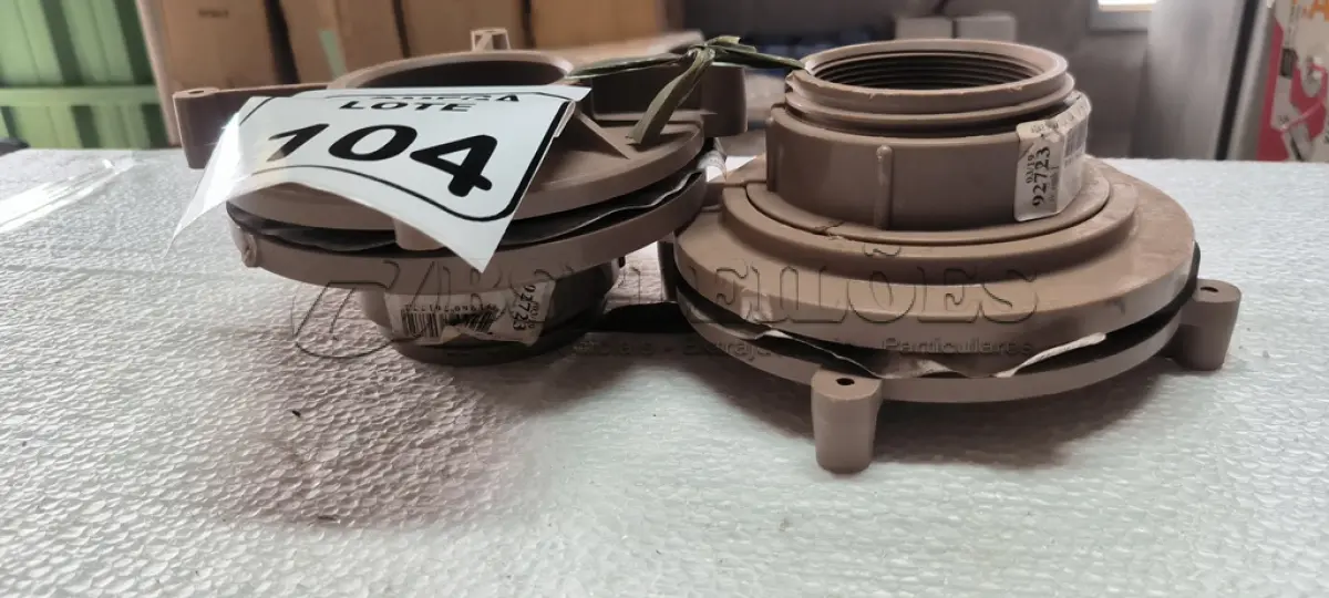 LOTE 104 - 02 ADAPTADORES FLANGE Ø 2" 1/2 - PVC MARROM. (NO ESTADO EM QUE SE ENCONTRA. SUJEITO A AVARIAS OCULTAS/VISÍVEIS.)
