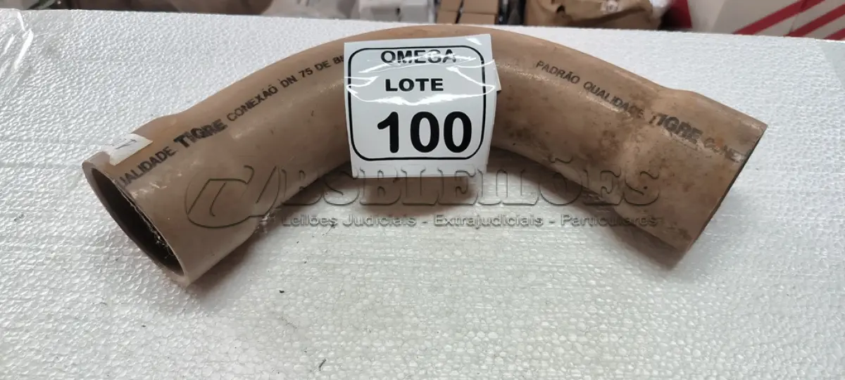 LOTE 100 - 01 CURVA CURTA 90º SOLD. Ø 85 - PVC MARROM. (NO ESTADO EM QUE SE ENCONTRA. SUJEITO A AVARIAS OCULTAS/VISÍVEIS.)