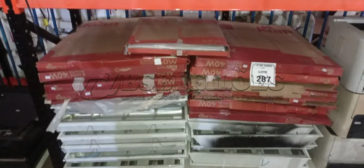LOTE 287 - 01 LOTE COM VÁRIAS LUMINÁRIAS DE EMBUTIR E SOBREPOR DE MARCAS E MODELOS DIVERSOS. (NO ESTADO) ATENÇÃO! FAZER A VISITAÇÃO ANTES DE ARREMATAR, NÃO SABEMOS SE FUNCIONA, LEILÃO NÃO TEM GARANTIA E NEM DEVOLUÇÃO, SUJEITO A POSSÍVEIS AVARIAS VISÍVEIS/OCULTAS E/OU AUSÊNCIA DE COMPONENTES.