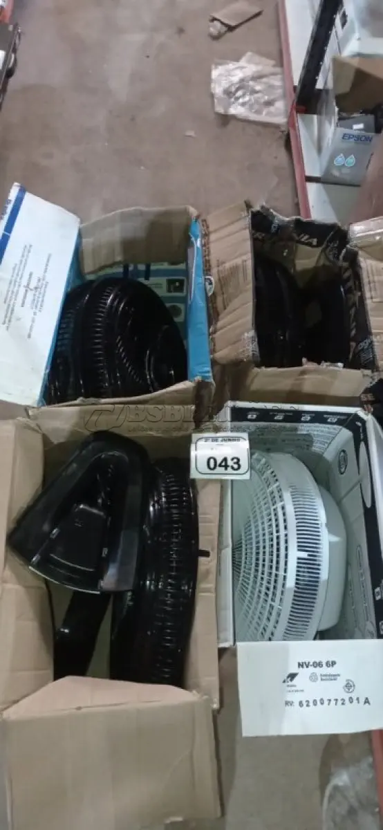 LOTE 043 - 04 VENTILADORES 220V MARCA MONDIAL DESMONTADOS INCOMPLETOS. (NO ESTADO) ATENÇÃO! FAZER A VISITAÇÃO ANTES DE ARREMATAR, NÃO SABEMOS SE FUNCIONA, LEILÃO NÃO TEM GARANTIA E NEM DEVOLUÇÃO, SUJEITO A POSSÍVEIS AVARIAS VISÍVEIS/OCULTAS E/OU AUSÊNCIA DE COMPONENTES.