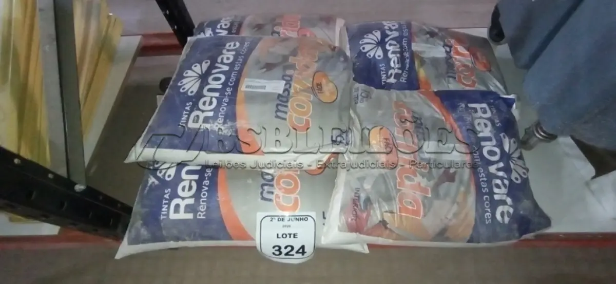 LOTE 324 - 05 PACOTES DE MASSA CORRIDA 15KG CADA MARCA RENOVARE. (NO ESTADO) ATENÇÃO! FAZER A VISITAÇÃO ANTES DE ARREMATAR, NÃO SABEMOS SE FUNCIONA, LEILÃO NÃO TEM GARANTIA E NEM DEVOLUÇÃO, SUJEITO A POSSÍVEIS AVARIAS VISÍVEIS/OCULTAS E/OU AUSÊNCIA DE COMPONENTES.