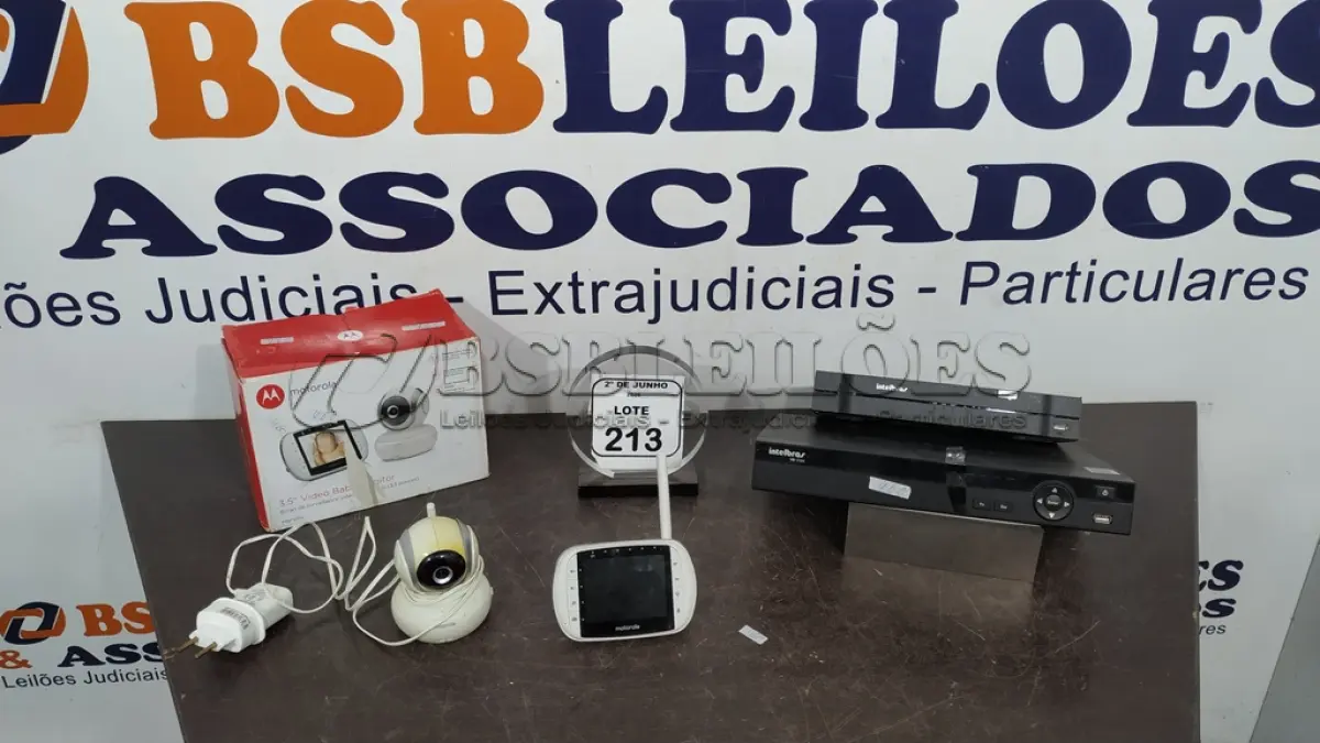 LOTE 213 - 01 BABÁ ELETRÔNICA 3.5’’ MARCA MOTOROLA E 02 APARELHOS DVR MARCA INTELBRAS. (NO ESTADO) ATENÇÃO! FAZER A VISITAÇÃO ANTES DE ARREMATAR, NÃO SABEMOS SE FUNCIONA, LEILÃO NÃO TEM GARANTIA E NEM DEVOLUÇÃO, SUJEITO A POSSÍVEIS AVARIAS VISÍVEIS/OCULTAS E/OU AUSÊNCIA DE COMPONENTES.