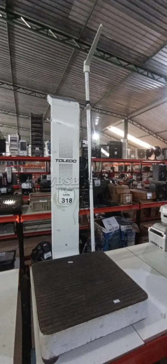 LOTE 318 - 01 BALANÇA ANTROPOMÉTRICA. (NO ESTADO) ATENÇÃO! FAZER A VISITAÇÃO ANTES DE ARREMATAR, NÃO SABEMOS SE FUNCIONA, LEILÃO NÃO TEM GARANTIA E NEM DEVOLUÇÃO, SUJEITO A POSSÍVEIS AVARIAS VISÍVEIS/OCULTAS E/OU AUSÊNCIA DE COMPONENTES.