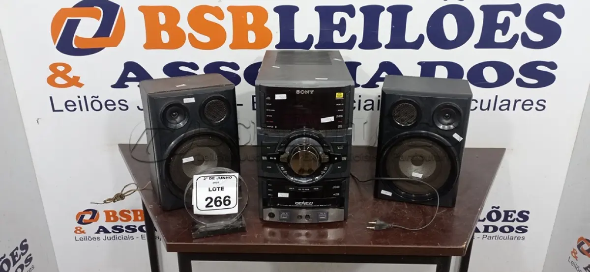 LOTE 266 - 01 MINI SYSTEM MODELO MHC-GTR88 MARCA SONY COM 02 CAIAS. (NO ESTADO) ATENÇÃO! FAZER A VISITAÇÃO ANTES DE ARREMATAR, NÃO SABEMOS SE FUNCIONA, LEILÃO NÃO TEM GARANTIA E NEM DEVOLUÇÃO, SUJEITO A POSSÍVEIS AVARIAS VISÍVEIS/OCULTAS E/OU AUSÊNCIA DE COMPONENTES.