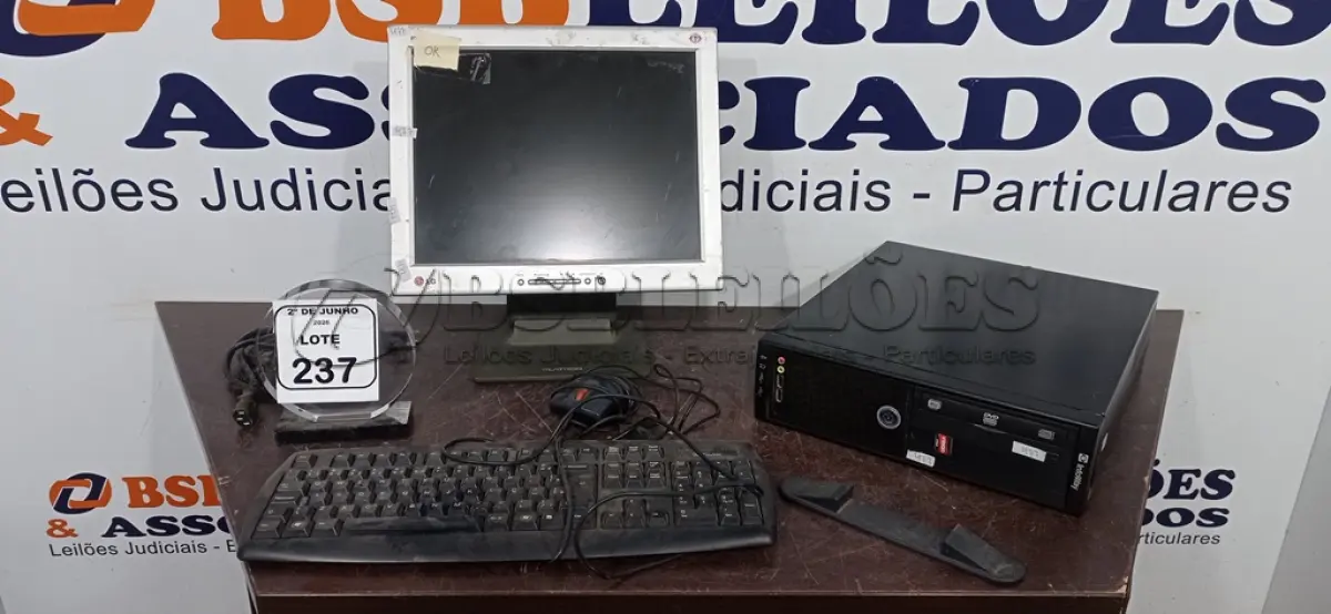 LOTE 237 - 01 CPU INFORWAY 4GB HD 500, 01 MOUSE, 01 TECLADO, 01BASE DE CPU, 01 CABO DE FORÇA E 01 MONITOR MARCA LG. (NO ESTADO) ATENÇÃO! FAZER A VISITAÇÃO ANTES DE ARREMATAR, NÃO SABEMOS SE FUNCIONA. LEILÃO NÃO TEM GARANTIA E NEM DEVOLUÇÃO, SUJEITO A POSSÍVEIS AVARIAS VISÍVEIS/OCULTAS E/OU AUSÊNCIA DE COMPONENTES.