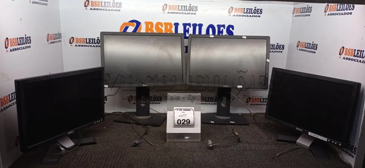 LOTE 029 - 04 MONITORES DE MARCAS E MODELOS DIVERSOS. (NO ESTADO) ATENÇÃO! FAZER A VISITAÇÃO ANTES DE ARREMATAR, NÃO SABEMOS SE FUNCIONA, LEILÃO NÃO TEM GARANTIA E NEM DEVOLUÇÃO, SUJEITO A POSSÍVEIS AVARIAS VISÍVEIS/OCULTAS E/OU AUSÊNCIA DE COMPONENTES.