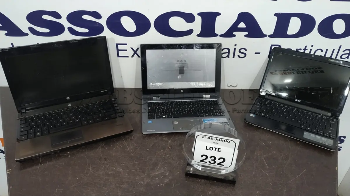 LOTE 232 - 03 NOTEBOOKS DE MARCAS E MODELOS DIVERSOS PARA RETIRADA DE PEÇAS. (NO ESTADO) ATENÇÃO! FAZER A VISITAÇÃO ANTES DE ARREMATAR, NÃO SABEMOS SE FUNCIONA, LEILÃO NÃO TEM GARANTIA E NEM DEVOLUÇÃO, SUJEITO A POSSÍVEIS AVARIAS VISÍVEIS/OCULTAS E/OU AUSÊNCIA DE COMPONENTES.