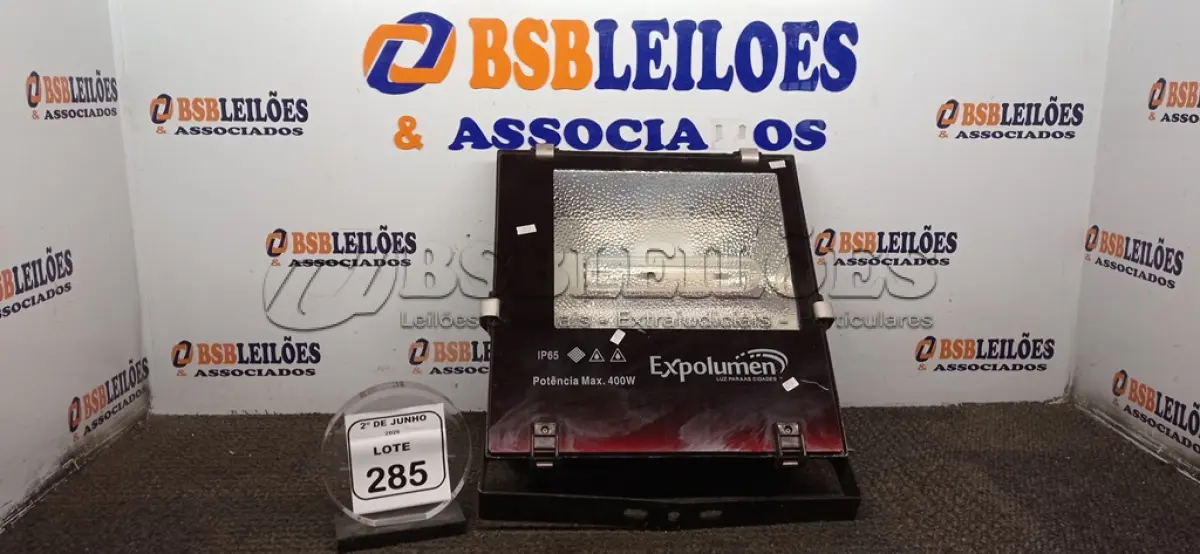 LOTE 285 - 01 REFLETOR 400W MARCA EXPOLUMEN. (NO ESTADO) ATENÇÃO! FAZER A VISITAÇÃO ANTES DE ARREMATAR, NÃO SABEMOS SE FUNCIONA, LEILÃO NÃO TEM GARANTIA E NEM DEVOLUÇÃO, SUJEITO A POSSÍVEIS AVARIAS VISÍVEIS/OCULTAS E/OU AUSÊNCIA DE COMPONENTES.