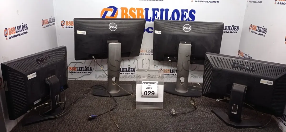 LOTE 029 - 04 MONITORES DE MARCAS E MODELOS DIVERSOS. (NO ESTADO) ATENÇÃO! FAZER A VISITAÇÃO ANTES DE ARREMATAR, NÃO SABEMOS SE FUNCIONA, LEILÃO NÃO TEM GARANTIA E NEM DEVOLUÇÃO, SUJEITO A POSSÍVEIS AVARIAS VISÍVEIS/OCULTAS E/OU AUSÊNCIA DE COMPONENTES.