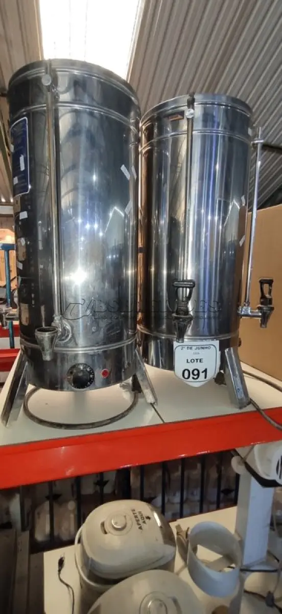 LOTE 091 - 02 CAFETERIAS INDUSTRIAIS EM INOX. (NO ESTADO) ATENÇÃO! FAZER A VISITAÇÃO ANTES DE ARREMATAR, NÃO SABEMOS SE FUNCIONA, LEILÃO NÃO TEM GARANTIA E NEM DEVOLUÇÃO, SUJEITO A POSSÍVEIS AVARIAS VISÍVEIS/OCULTAS E/OU AUSÊNCIA DE COMPONENTES.