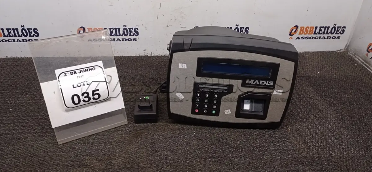 LOTE 035 - 01 RELÓGIO DE PONTO MARCA MADIS. (NO ESTADO) ATENÇÃO! FAZER A VISITAÇÃO ANTES DE ARREMATAR, NÃO SABEMOS SE FUNCIONA, LEILÃO NÃO TEM GARANTIA E NEM DEVOLUÇÃO, SUJEITO A POSSÍVEIS AVARIAS VISÍVEIS/OCULTAS E/OU AUSÊNCIA DE COMPONENTES.