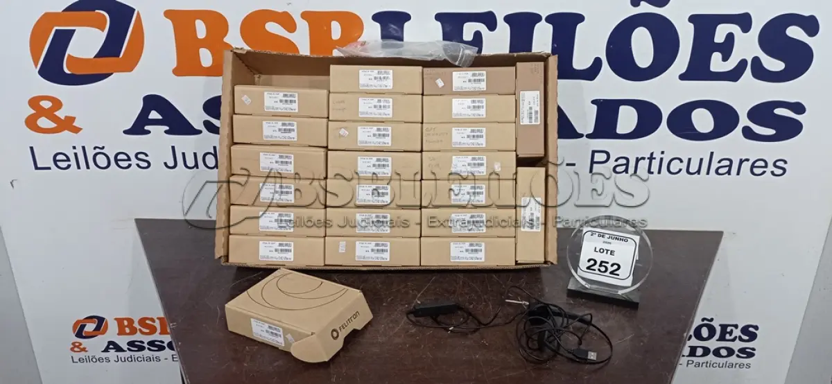 LOTE 252 - 01 LOTE COM GRANDE QUANTIDADE DE HEADSET MARCA FELITRON. (NO ESTADO) ATENÇÃO! FAZER A VISITAÇÃO ANTES DE ARREMATAR, NÃO SABEMOS SE FUNCIONA, LEILÃO NÃO TEM GARANTIA E NEM DEVOLUÇÃO, SUJEITO A POSSÍVEIS AVARIAS VISÍVEIS/OCULTAS E/OU AUSÊNCIA DE COMPONENTES.