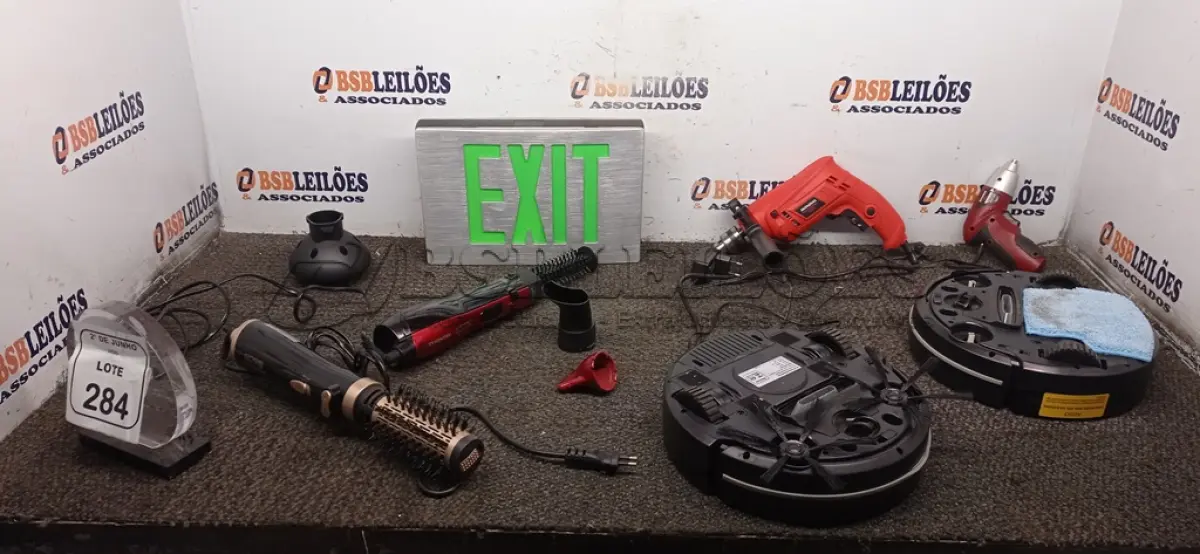 LOTE 284 - 02 ASPIRADORES ROBÔ MARCA MONDIAL, 02 ESCOVAS DE CABELO ELÉTRICAS MARCA MONDIAL, 01 FURADEIRA 220V MARCA MONDIAL, 01 PARAFUSADEIRA A BATERIA MARCA MONDIAL E 01 PLACA DE EXIT. (NO ESTADO) ATENÇÃO! FAZER A VISITAÇÃO ANTES DE ARREMATAR, NÃO SABEMOS SE FUNCIONA, LEILÃO NÃO TEM GARANTIA E NEM DEVOLUÇÃO, SUJEITO A POSSÍVEIS AVARIAS VISÍVEIS/OCULTAS E/OU AUSÊNCIA DE COMPONENTES.