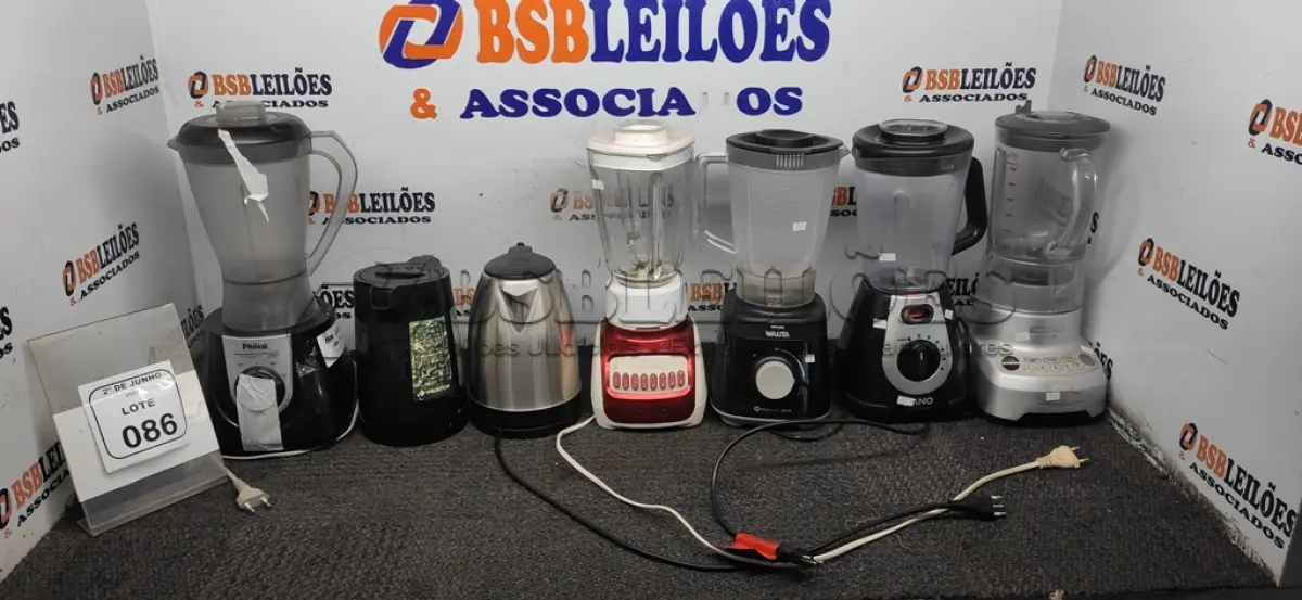 LOTE 086 - 02 CHALEIRAS ELÉTRICAS E 05 LIQUIDIFICADORES DE MARCAS E MODELOS DIVERSOS. (NO ESTADO) ATENÇÃO! FAZER A VISITAÇÃO ANTES DE ARREMATAR, NÃO SABEMOS SE FUNCIONA, LEILÃO NÃO TEM GARANTIA E NEM DEVOLUÇÃO, SUJEITO A POSSÍVEIS AVARIAS VISÍVEIS/OCULTAS E/OU AUSÊNCIA DE COMPONENTES.