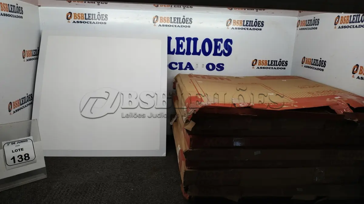 LOTE 138 - 09 LUMINÁRIAS DE EMBUTIR DE 40W MARCA KIAN. (NO ESTADO) ATENÇÃO! FAZER A VISITAÇÃO ANTES DE ARREMATAR, NÃO SABEMOS SE FUNCIONA, LEILÃO NÃO TEM GARANTIA E NEM DEVOLUÇÃO, SUJEITO A POSSÍVEIS AVARIAS VISÍVEIS/OCULTAS E/OU AUSÊNCIA DE COMPONENTES.
