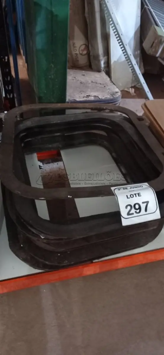 LOTE 297 - 06 AROS DE TAMPA DE BUEIRO. (NO ESTADO) ATENÇÃO! FAZER A VISITAÇÃO ANTES DE ARREMATAR, NÃO SABEMOS SE FUNCIONA, LEILÃO NÃO TEM GARANTIA E NEM DEVOLUÇÃO, SUJEITO A POSSÍVEIS AVARIAS VISÍVEIS/OCULTAS E/OU AUSÊNCIA DE COMPONENTES.