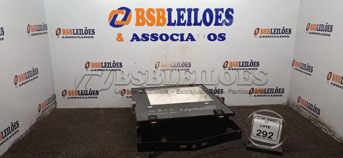LOTE 292 - 01 REFLETOR 400W MARCA EXPOLUMEN. (NO ESTADO) ATENÇÃO! FAZER A VISITAÇÃO ANTES DE ARREMATAR, NÃO SABEMOS SE FUNCIONA, LEILÃO NÃO TEM GARANTIA E NEM DEVOLUÇÃO, SUJEITO A POSSÍVEIS AVARIAS VISÍVEIS/OCULTAS E/OU AUSÊNCIA DE COMPONENTES.