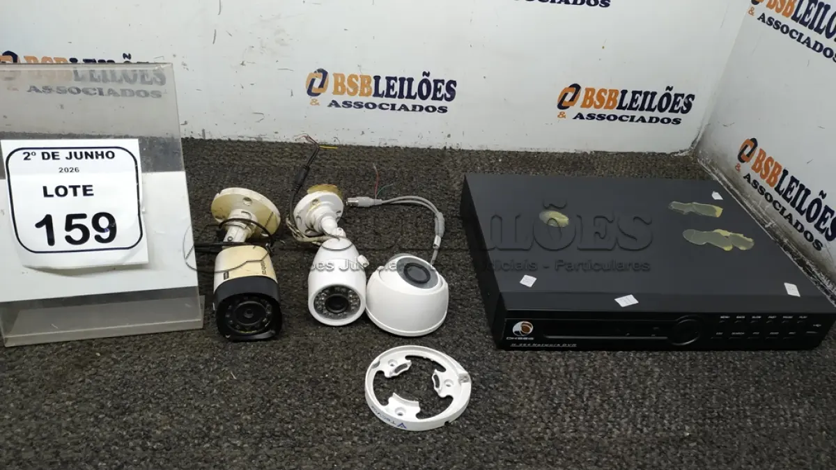 LOTE 159 - 01 APARELHO DVR E 03 CÂMERAS DE SEGURANÇA. (NO ESTADO) ATENÇÃO! FAZER A VISITAÇÃO ANTES DE ARREMATAR, NÃO SABEMOS SE FUNCIONA, LEILÃO NÃO TEM GARANTIA E NEM DEVOLUÇÃO, SUJEITO A POSSÍVEIS AVARIAS VISÍVEIS/OCULTAS E/OU AUSÊNCIA DE COMPONENTES.