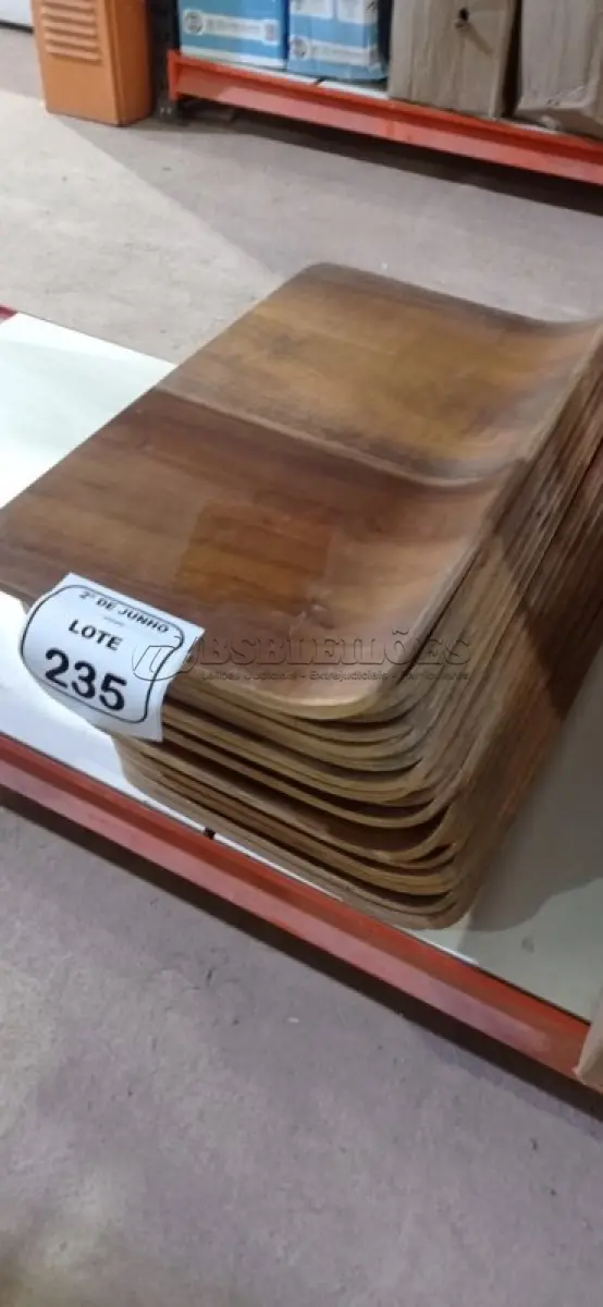 LOTE 235 - 20 PLACAS DE MADEIRA. (NO ESTADO) ATENÇÃO! FAZER A VISITAÇÃO ANTES DE ARREMATAR, NÃO SABEMOS SE FUNCIONA, LEILÃO NÃO TEM GARANTIA E NEM DEVOLUÇÃO, SUJEITO A POSSÍVEIS AVARIAS VISÍVEIS/OCULTAS E/OU AUSÊNCIA DE COMPONENTES.