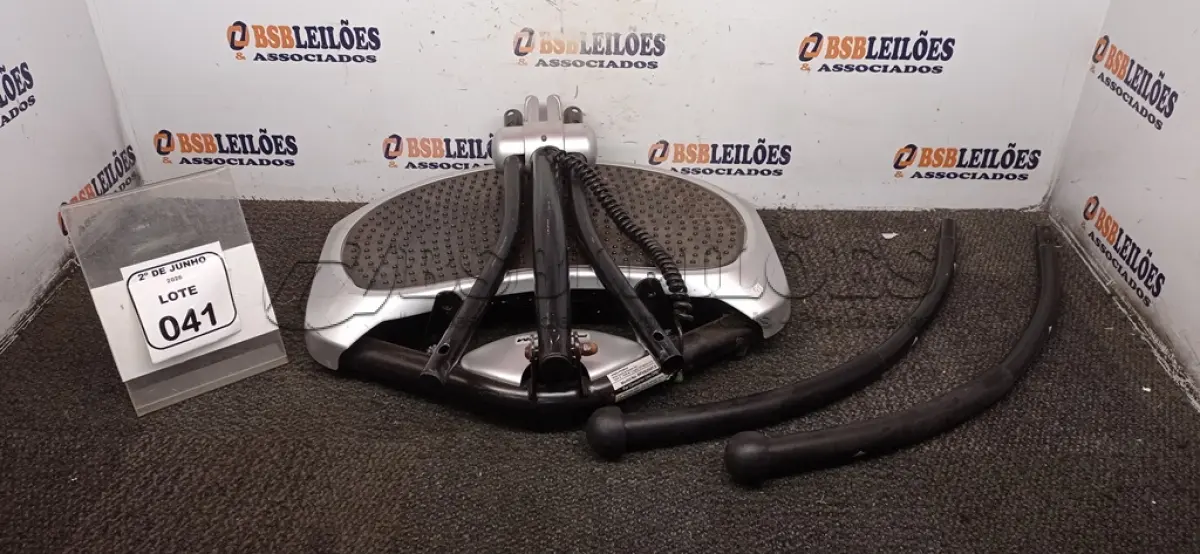 LOTE 041 - 01 PLATAFORMA VIBRATÓRIA MARCA PRO-FORM. (NO ESTADO) ATENÇÃO! FAZER A VISITAÇÃO ANTES DE ARREMATAR, NÃO SABEMOS SE FUNCIONA, LEILÃO NÃO TEM GARANTIA E NEM DEVOLUÇÃO, SUJEITO A POSSÍVEIS AVARIAS VISÍVEIS/OCULTAS E/OU AUSÊNCIA DE COMPONENTES.