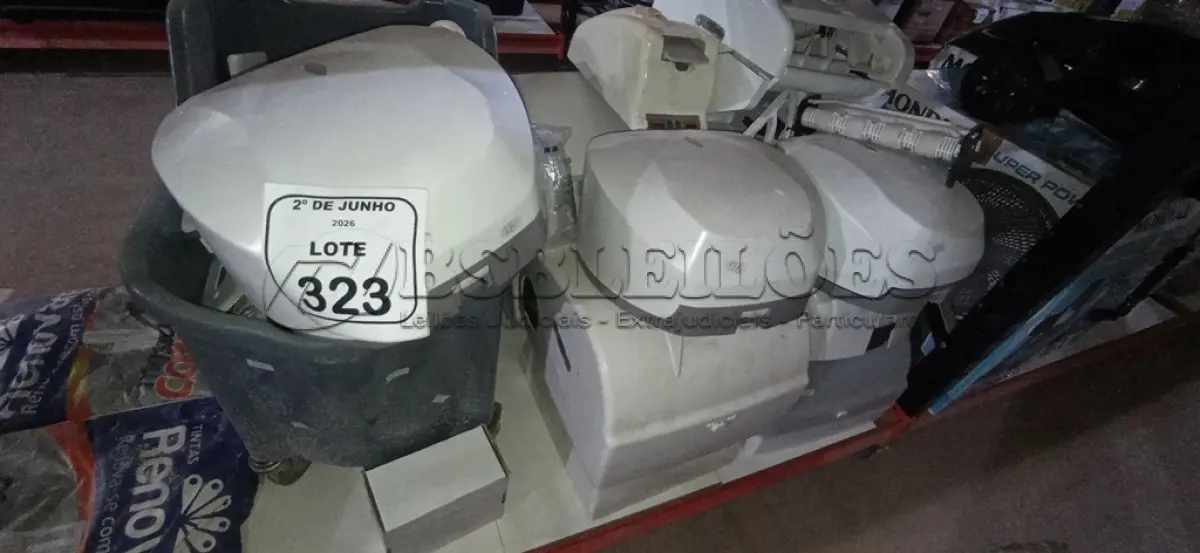 LOTE 323 - 01 LOTE COM VÁRIOS DISPENSES DE PAPEL E 01 CAIXA COM GRANDE QUANTIDADE DE INTERRUPTORES, MATERIAIS ELÉTRICOS E HIDRÁULICOS DIVERSOS. (NO ESTADO) ATENÇÃO! FAZER A VISITAÇÃO ANTES DE ARREMATAR, NÃO SABEMOS SE FUNCIONA, LEILÃO NÃO TEM GARANTIA E NEM DEVOLUÇÃO, SUJEITO A POSSÍVEIS AVARIAS VISÍVEIS/OCULTAS E/OU AUSÊNCIA DE COMPONENTES.