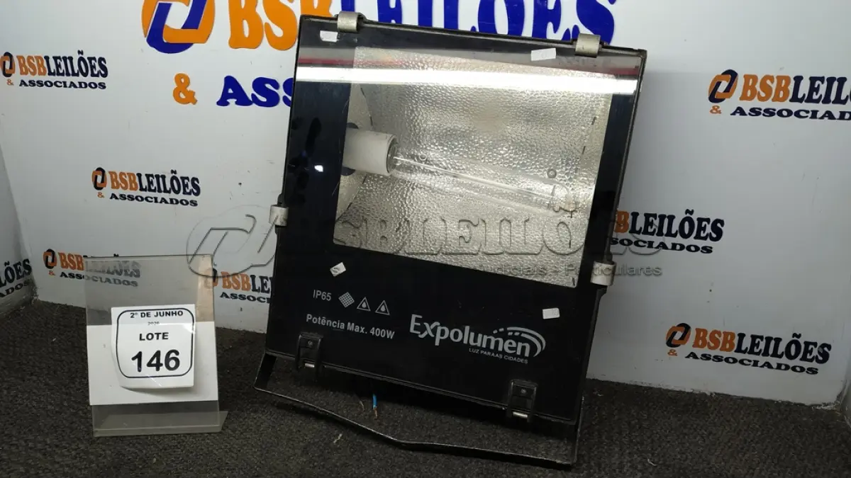 LOTE 146 - 01 REFLETOR 400W MARCA EXPOLUMEN. (NO ESTADO) ATENÇÃO! FAZER A VISITAÇÃO ANTES DE ARREMATAR, NÃO SABEMOS SE FUNCIONA, LEILÃO NÃO TEM GARANTIA E NEM DEVOLUÇÃO, SUJEITO A POSSÍVEIS AVARIAS VISÍVEIS/OCULTAS E/OU AUSÊNCIA DE COMPONENTES.