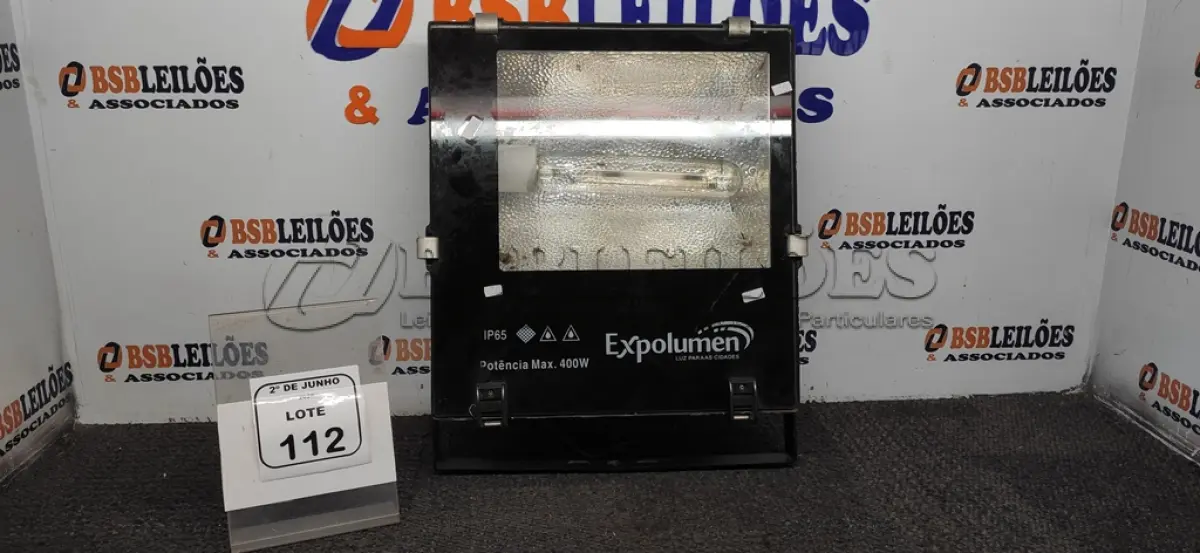 LOTE 112 - 01 REFLETOR 400W MARCA EXPOLUMEN. (NO ESTADO) ATENÇÃO! FAZER A VISITAÇÃO ANTES DE ARREMATAR, NÃO SABEMOS SE FUNCIONA, LEILÃO NÃO TEM GARANTIA E NEM DEVOLUÇÃO, SUJEITO A POSSÍVEIS AVARIAS VISÍVEIS/OCULTAS E/OU AUSÊNCIA DE COMPONENTES.