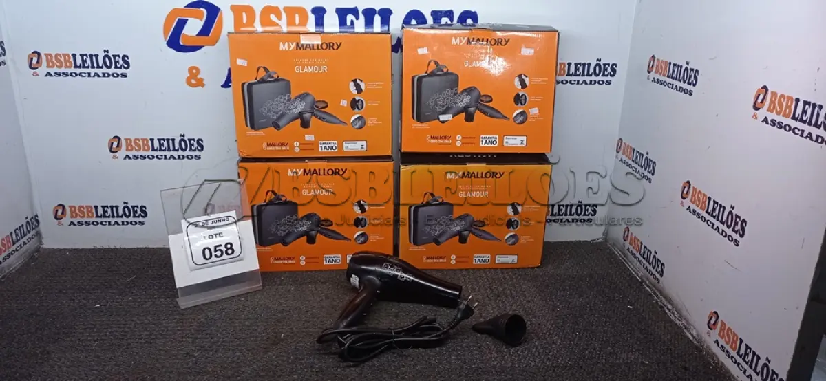 LOTE 058 - 03 SECADORES DE CABELO 220V COM MALETA E 01 SECADOR DE CABELO 110V MARCA MALLORY. (NO ESTADO) ATENÇÃO! FAZER A VISITAÇÃO ANTES DE ARREMATAR, NÃO SABEMOS SE FUNCIONA, LEILÃO NÃO TEM GARANTIA E NEM DEVOLUÇÃO, SUJEITO A POSSÍVEIS AVARIAS VISÍVEIS/OCULTAS E/OU AUSÊNCIA DE COMPONENTES.